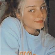 Soy una chica muy cariñosa y alegre, me encantan los niños y siempre he estado rodeada de ellos. Me gustaría dar clases a niños de primaria